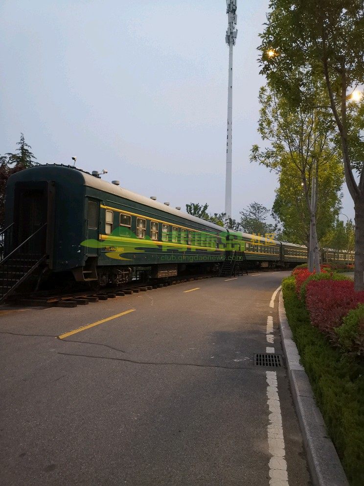 马路上跑火车