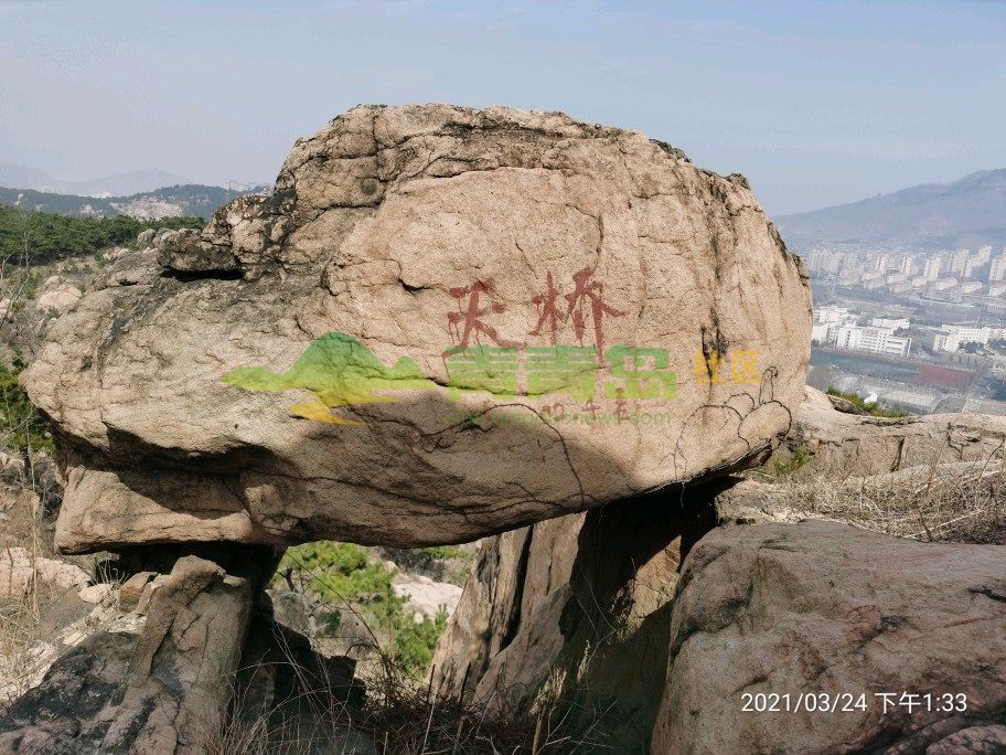 青岛市崂山区金家岭山上面的风景不错,崂山区前海尽收眼底,奇形